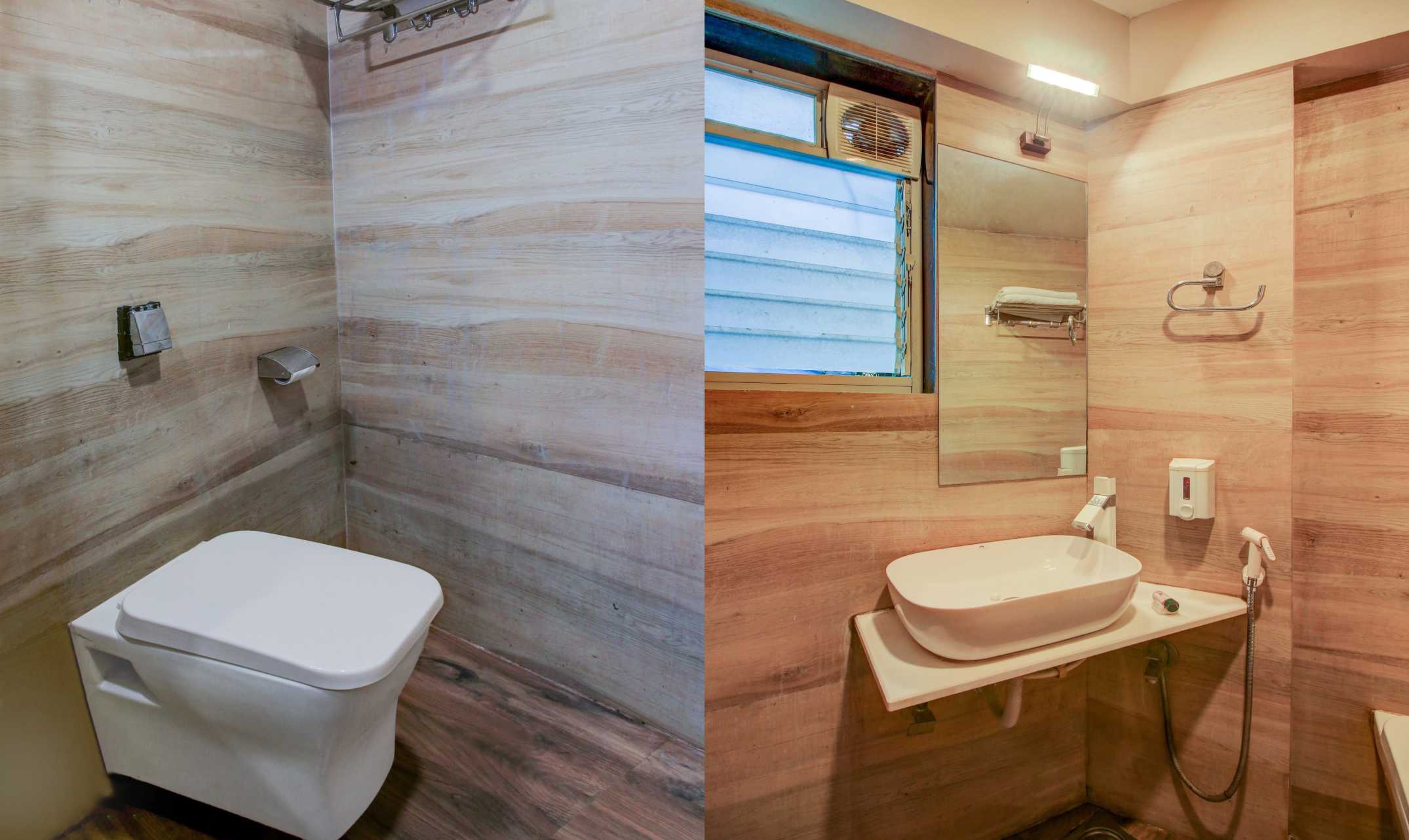 Clean bathroom at boys paying guest in Santacruz East