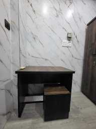 Study desk in furnished PG room Santacruz East near Kalina